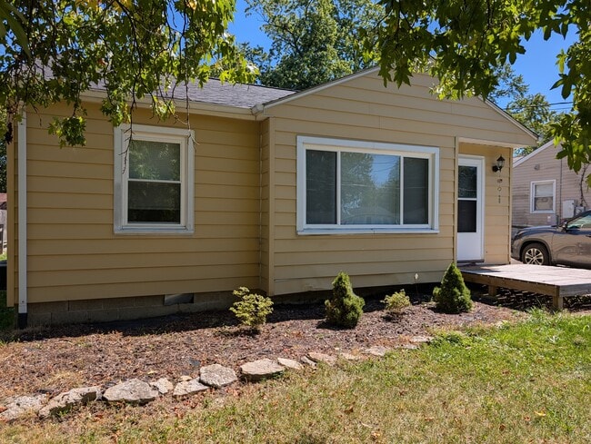 Building Photo - 8076 Lawrence Dr Rental