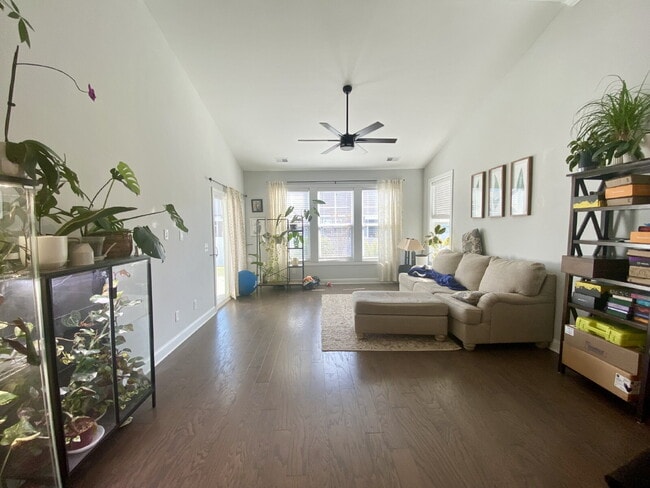 Photo - End Unit Townhouse in Cypress Ridge!