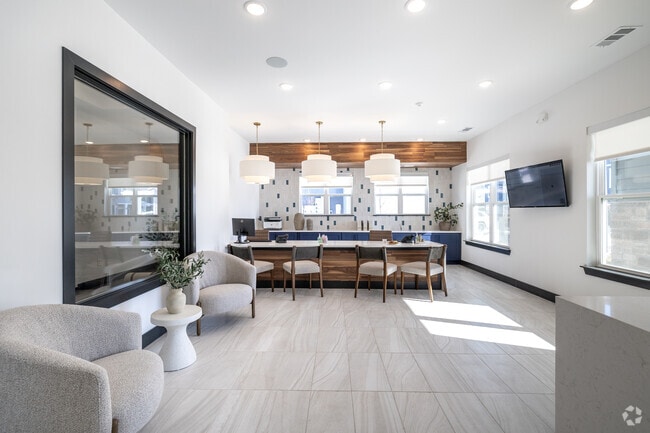 Lobby & Leasing Area
