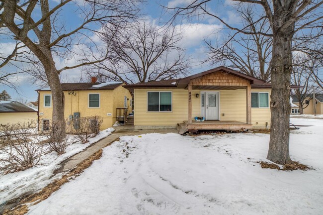 Photo - 825 7th Ave Townhome