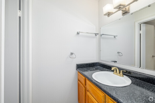 B2 1BR, 1BA - 740SF - Bathroom