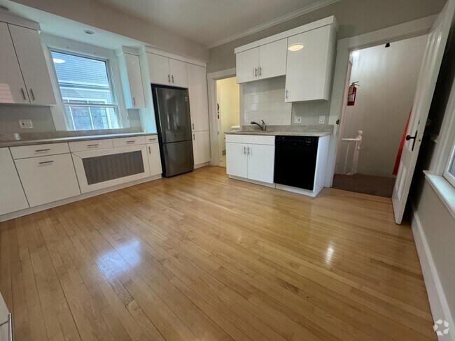 Building Photo - 30 Carver St Unit 2 Rental