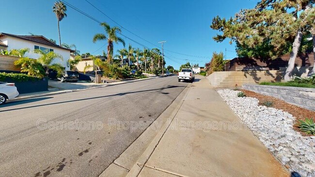 Photo - 2544 Cornwall St