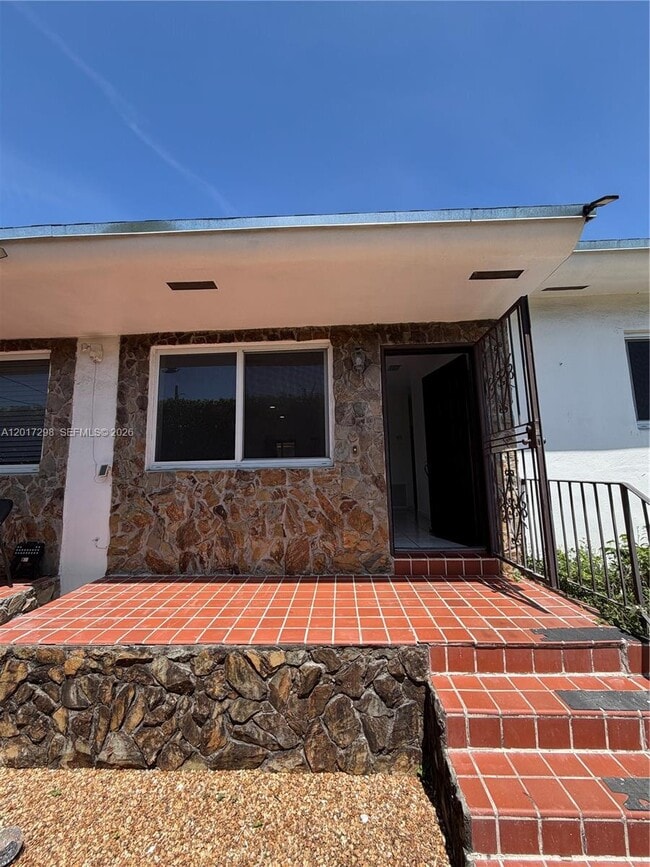 Building Photo - 3112 SW 16th St Unit 2