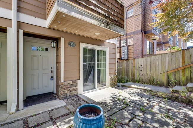 Stylish 3 bedroom townhome in Madison Valley!