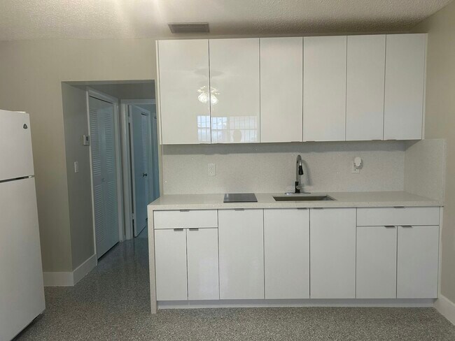 3631 SW 27th St Unit 3