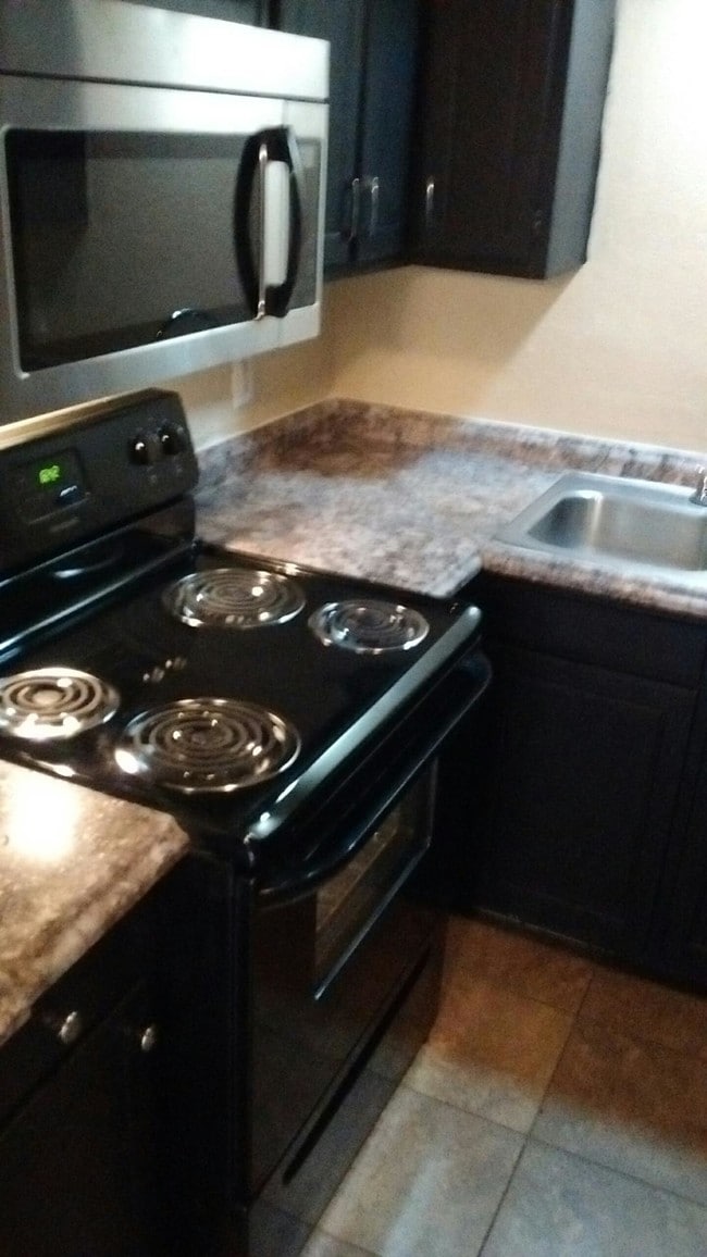 Photo - Amberwood Apartments