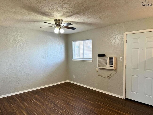 Building Photo - 1710 10th St Rental
