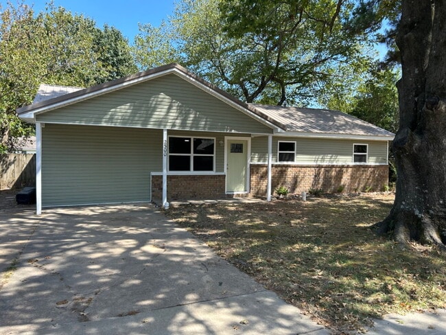 Building Photo - "Charming 4-Bedroom Retreat with Granite T... Rental