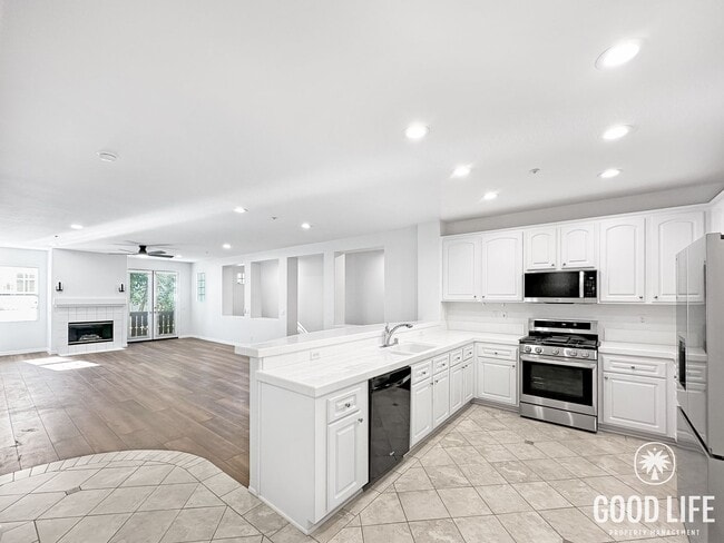 Building Photo - Stylish 2-Bed 2-Bth Home in Irvine with Pool, Jacuzzi, Basketball Court, Balcony & 2 Car Attached...