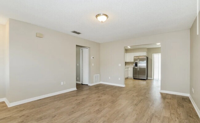 Photo - 5742 Spice St