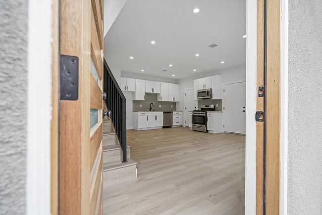 Photo - 10900 Baird Ave Unidad 18517 Celtic St - ADU