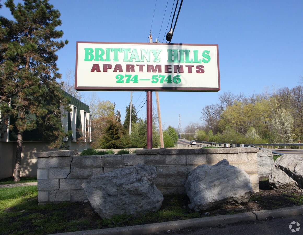 Brittany Hills Apartments - Brittany Hills Apartments