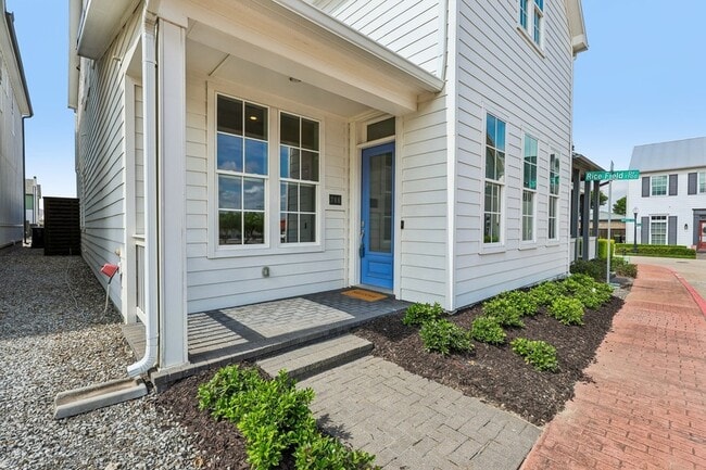 Photo - 708 Wooster Ln