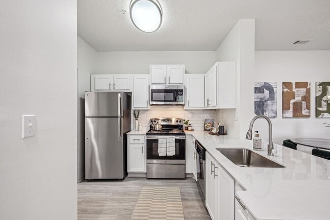 Cocina B3U - Halston Shiloh Valley Apartments