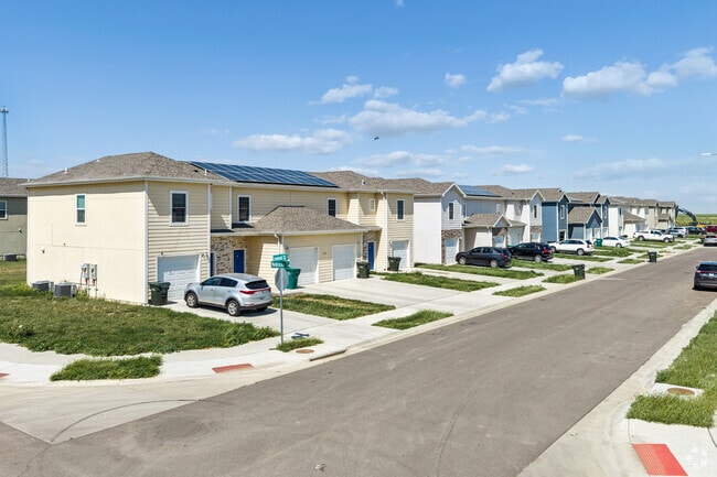 198 Leawood Ave, Garden City - Hunters Glen Townhomes