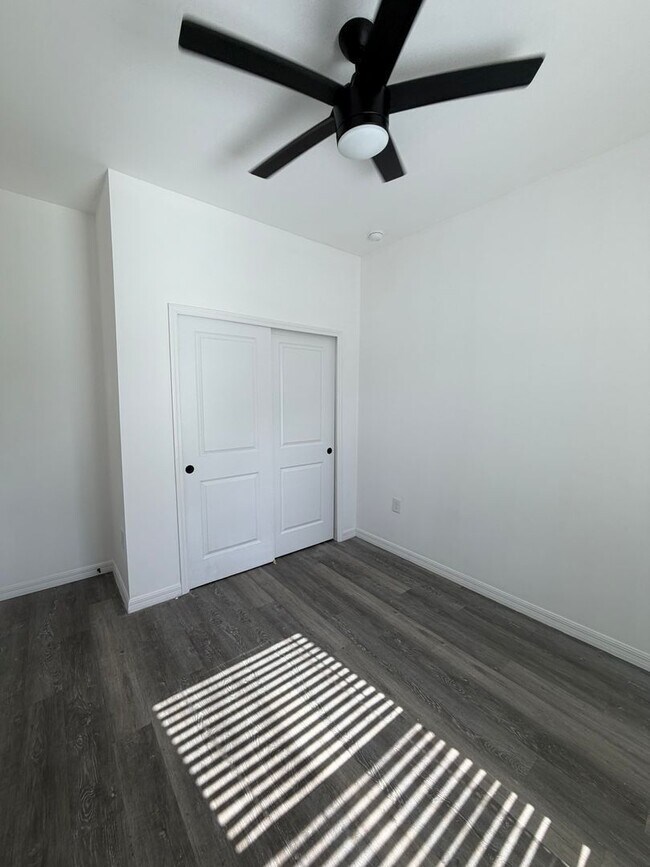 Photo - 2122 Armour Rd