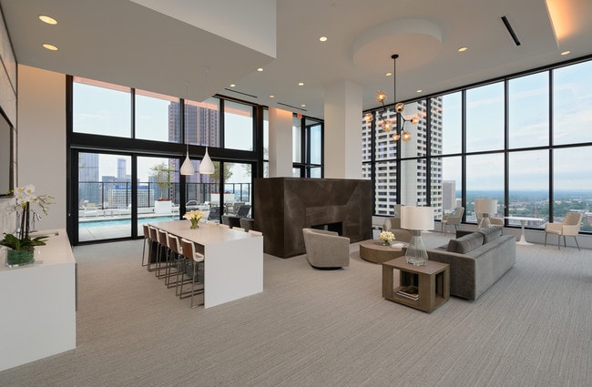 Lilli Midtown