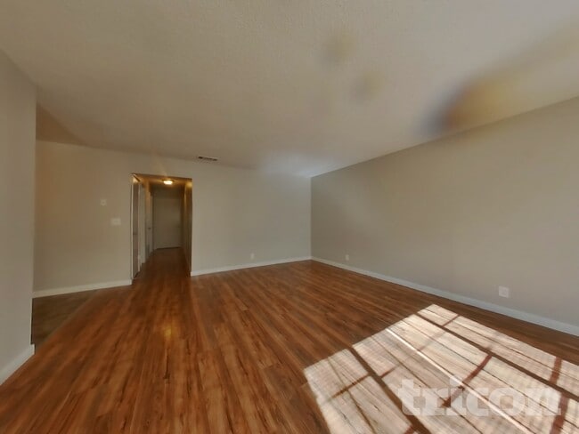 Photo - 402 E Pacific Ave