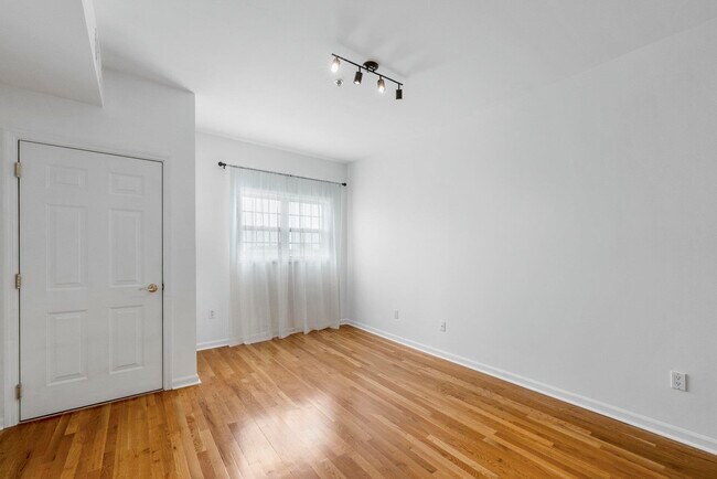 Photo - 318 54th St Unit 5B