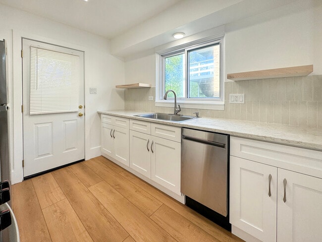 Photo - 332 N Smith St