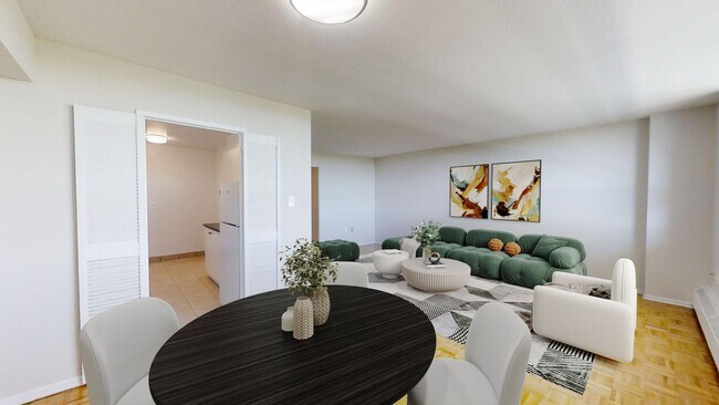 Photo - 111 Inverlochy Boulevard