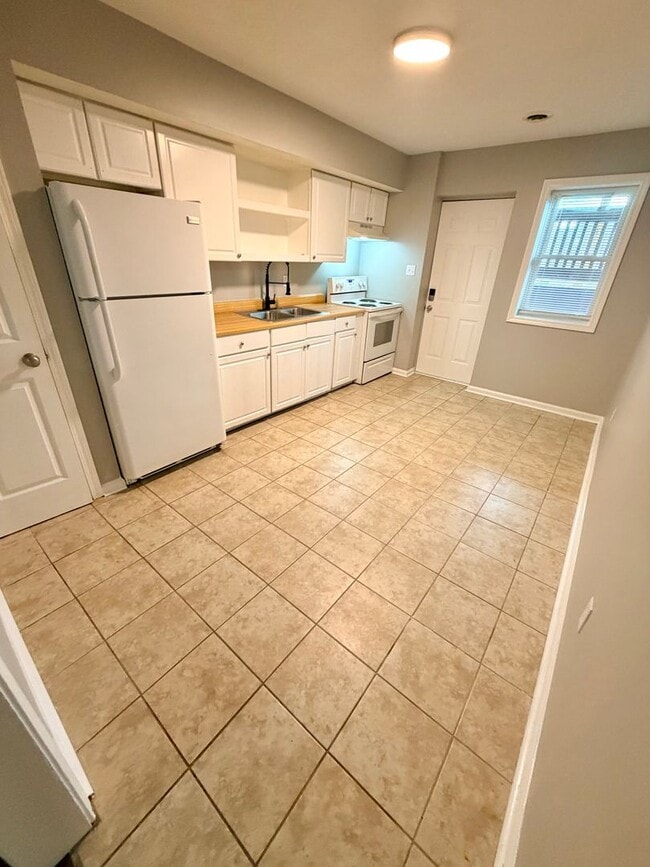 Building Photo - 2128 Will Fant Dr Unit 2