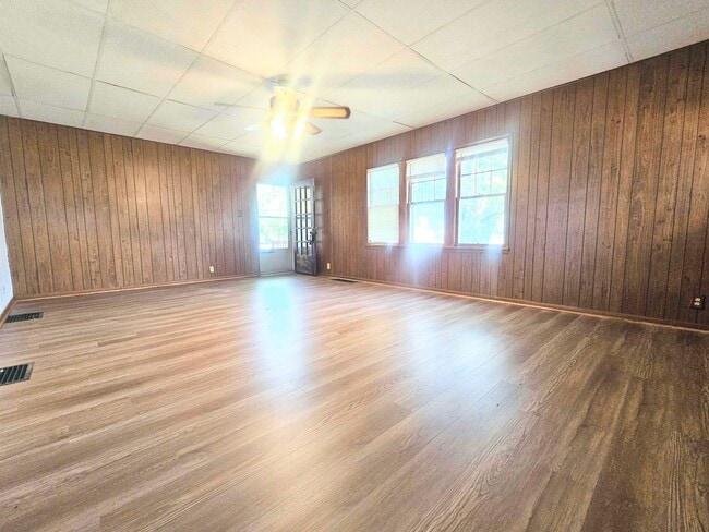 Photo - Spacious 2 Bed, 1 Bath