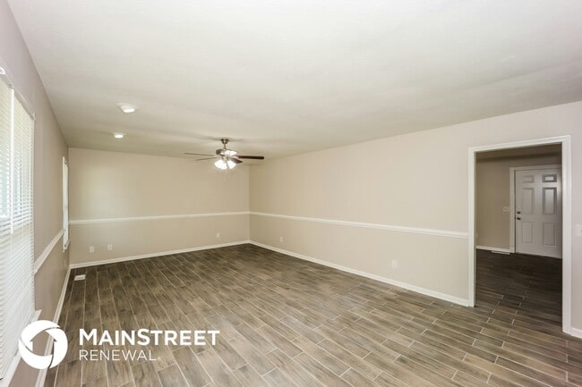 Photo - 185 Hyde Cir