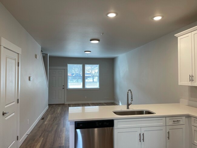 Photo - 430 S 2nd St