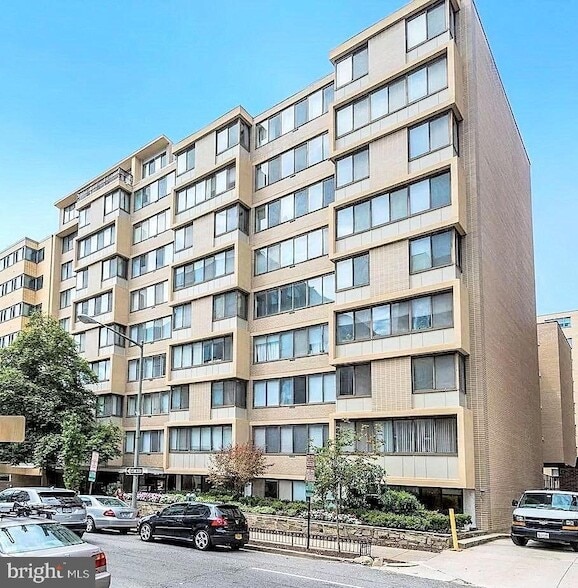 Building Photo - 522 21st St NW Unit 208