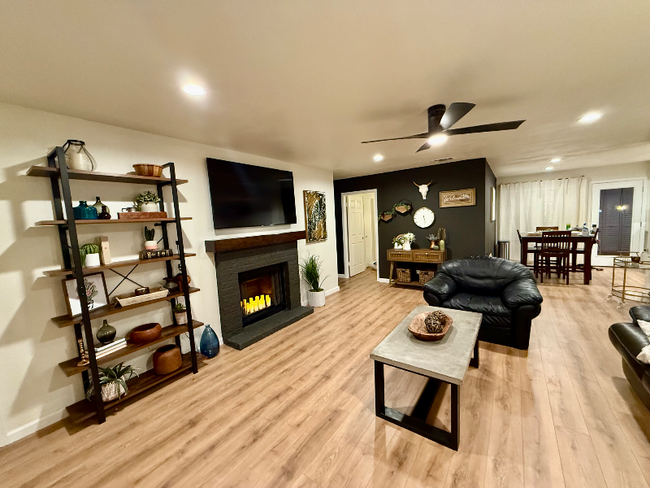 Building Photo - 508 Algerita Dr Rental