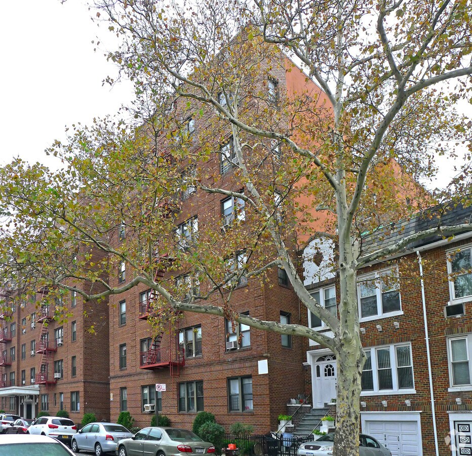 Photo - 1701 W 3rd St Apartments