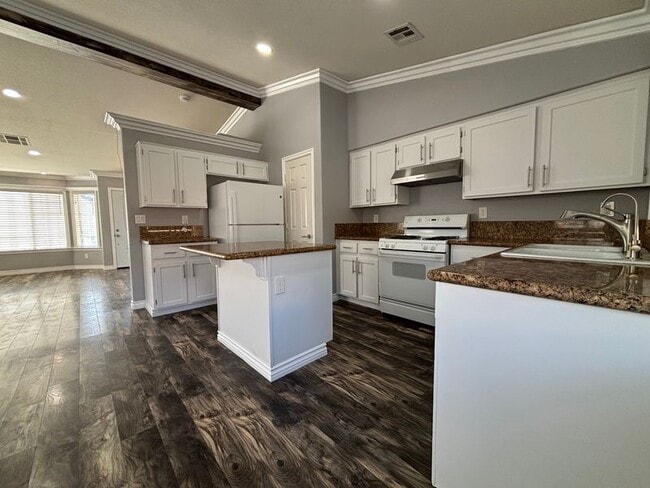 Photo - 870 Centaur Ave