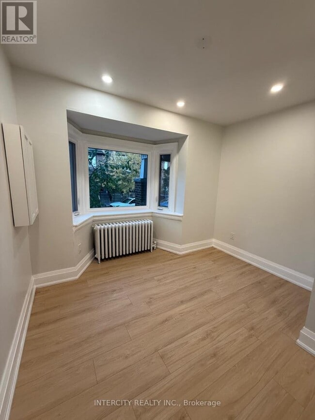 Photo - 380 Clinton St