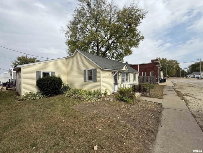 Photo - 104 W Bennett St