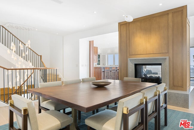 Photo - 1347 Palisades Beach Rd