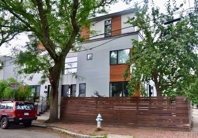 Building Photo - 58 Lincoln St Unit 2 Rental