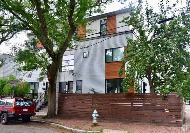 Building Photo - 58 Lincoln St Unit 2 Rental