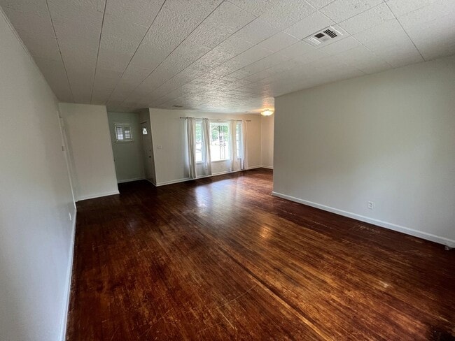 Photo - AVAILABLE FOR IMMEDIATE MOVE IN! WALK TO RIVERSIDE PARKS!!!