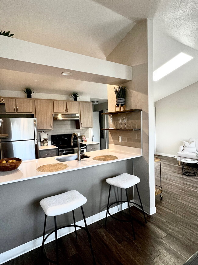 1x1-Small Eatery - Bull Mountain