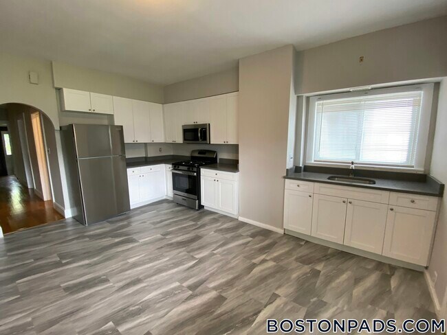 Building Photo - 677 Bennington St Rental