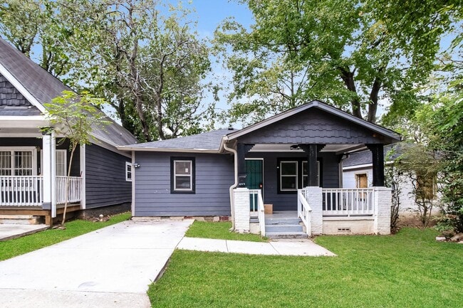 Building Photo - Renovated 3-Bed Gem in Southwest Atlanta