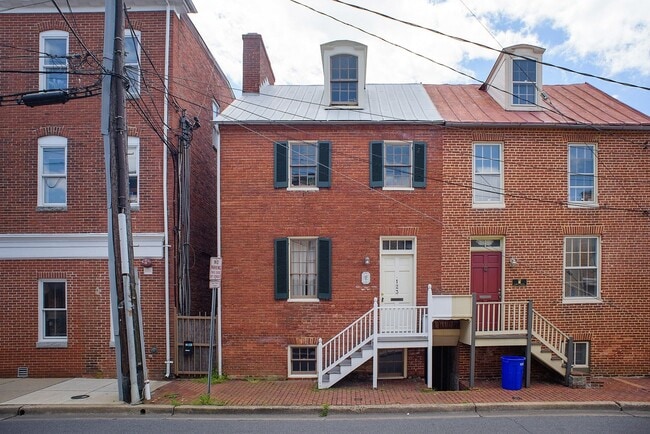 Building Photo - 123 Cathedral St Unit #1 Rental