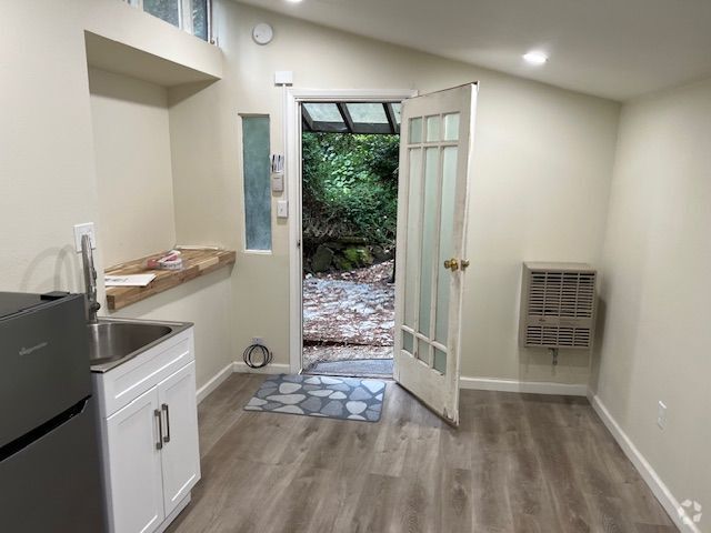 Building Photo - 14755 Armstrong Woods Rd Rental