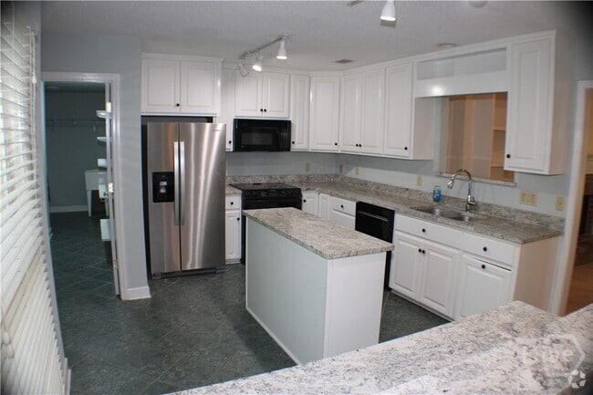 Building Photo - 6 Ardsley Ct Rental