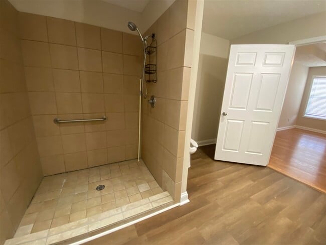 Photo - 1442 Calgary Way