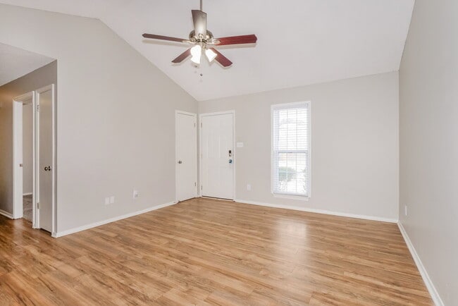 Photo - 6500 Cornwall Rd