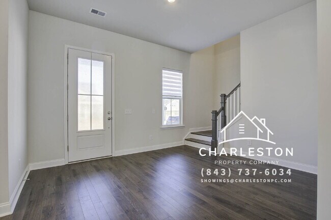 Photo - 169 Country Gate Ln