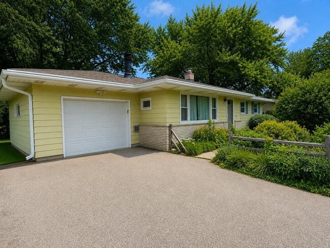 Photo - 6504 Schneider Pl